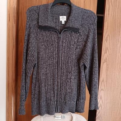 LADIES LIKE NEW PLUS SIZE SWEATERS