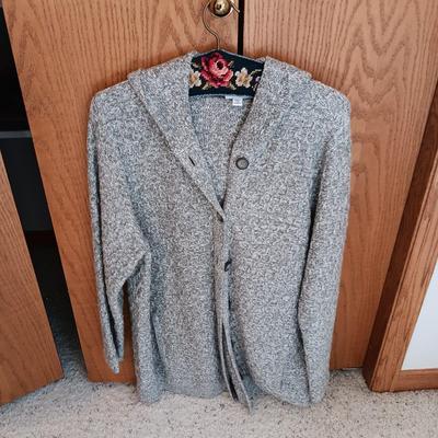 LADIES LIKE NEW PLUS SIZE SWEATERS