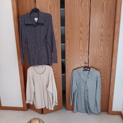 LADIES LIKE NEW PLUS SIZE SWEATERS