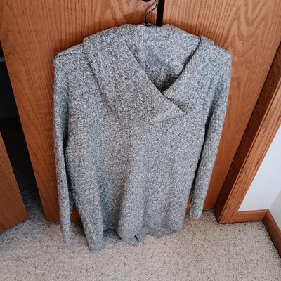 LADIES LIKE NEW PLUS SIZE SWEATERS