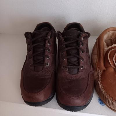 MEN'S CABELA SHOES, LEATHER SLIPPERS AND CLARKS SANDALS SIZE 10