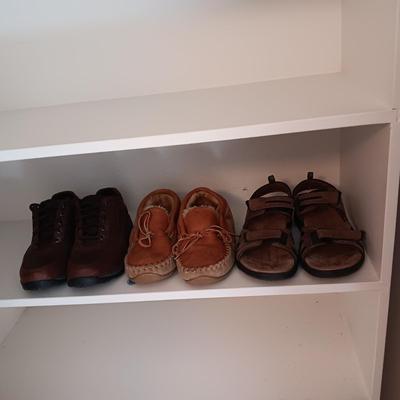 MEN'S CABELA SHOES, LEATHER SLIPPERS AND CLARKS SANDALS SIZE 10