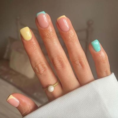 F - 24Pcs Press on Nails Short French Square Simple Nude Green Yellow Design Acrylic Full Cover Thick Glossy Fake False Nails Glue on...