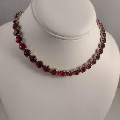 Vintage Weiss Red Rhinestone Gold Tone Necklace (#58)