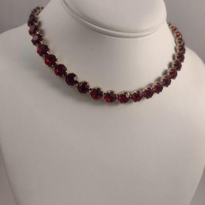 Vintage Weiss Red Rhinestone Gold Tone Necklace (#58)