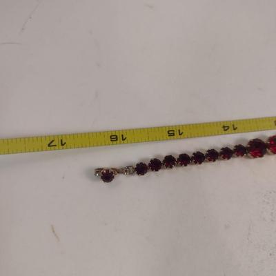 Vintage Weiss Red Rhinestone Gold Tone Necklace (#58)