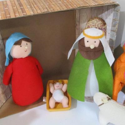 Large Fabric/Felt Christmas Nativity Set 9 Pieces 15 1/2" Tall (TR)