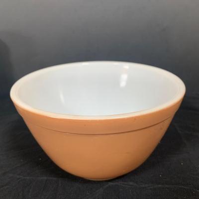 LOT 28: Collection of Vintage Bakeware Including Small Pyrex Bowl, Glassbake Baking Dishes with Lids Salt and Pepper Shakers and More