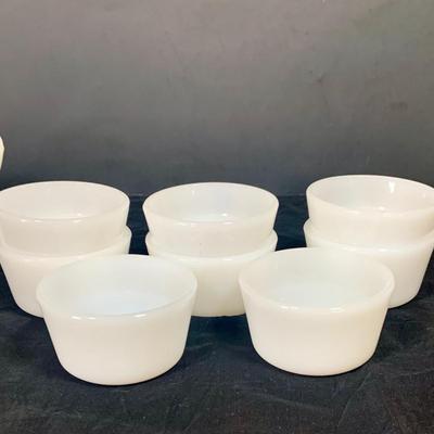 LOT 28: Collection of Vintage Bakeware Including Small Pyrex Bowl, Glassbake Baking Dishes with Lids Salt and Pepper Shakers and More