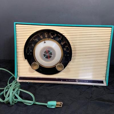 LOT 34: General Electric (GE) Atomic Dial Tube Radio “ Leave It To Beaver” Style in Aqua Blue