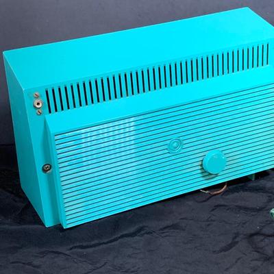 LOT 34: General Electric (GE) Atomic Dial Tube Radio “ Leave It To Beaver” Style in Aqua Blue