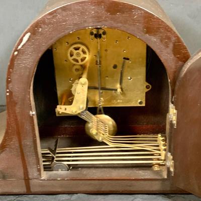 LOT 39: Vintage Seth Thomas Westminster Chime Mantle Mechanical Clock