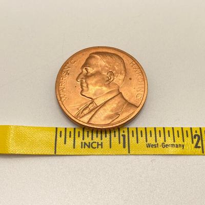 LOT 57: Eight Bronze Medals / Tokens - Richard Nixon, Gerald Ford, Ulysses S. Grant and More