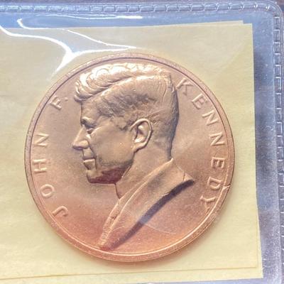 LOT 58: Eight Bronze Inaugurated Presidential Medals / Tokens in Large and Small Sizes (John F. Kennedy, Abraham Lincoln, Dwight D....