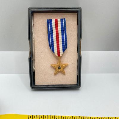 LOT 66: Jr, O.U.A.M. Nutley 286 Council Masonic and Gallantry in Action Medal