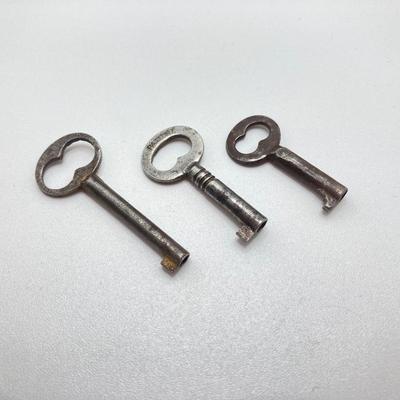 LOT 67: Vintage / Antique Collection - Compasses, Keys, Safety Goggles, Penscope, Charge Plates and More