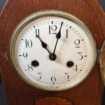 LOT 85: Antique Mantle Clock w/Inlaid Feature