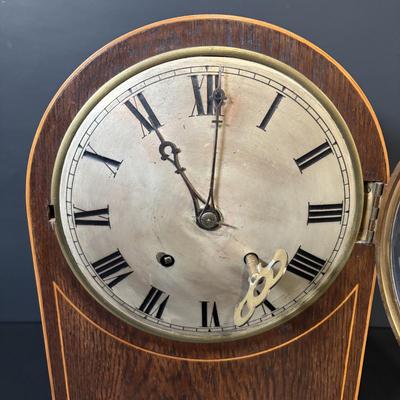 LOT 90: Antique Mantle Clock