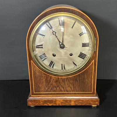 LOT 90: Antique Mantle Clock