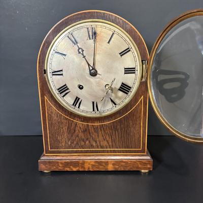LOT 90: Antique Mantle Clock