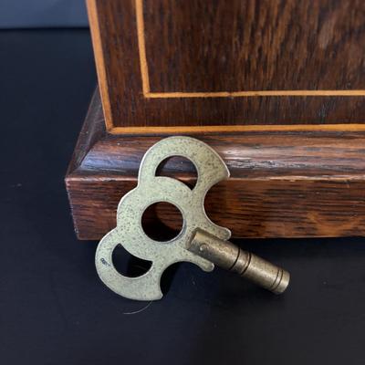 LOT 90: Antique Mantle Clock
