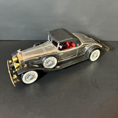 LOT 92: New/Old Stock Monogram 1932 Cadilla Model Kit & Rolls Royce Transistor Radio