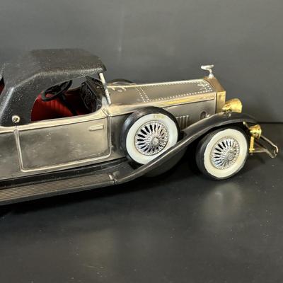 LOT 92: New/Old Stock Monogram 1932 Cadilla Model Kit & Rolls Royce Transistor Radio