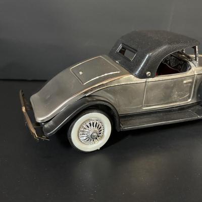 LOT 92: New/Old Stock Monogram 1932 Cadilla Model Kit & Rolls Royce Transistor Radio