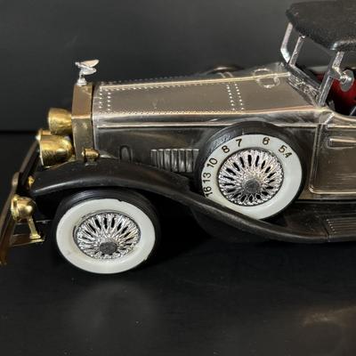 LOT 92: New/Old Stock Monogram 1932 Cadilla Model Kit & Rolls Royce Transistor Radio