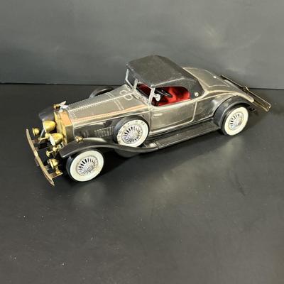 LOT 92: New/Old Stock Monogram 1932 Cadilla Model Kit & Rolls Royce Transistor Radio