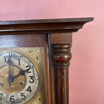 LOT 102: Vintage/Antique Regulator Style Clock