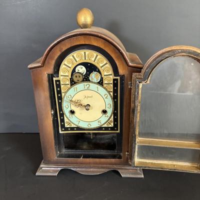 LOT 103: Vintage John Wanamaker's Mantle Clock, Made in Germany