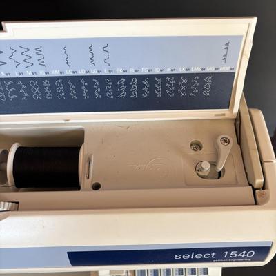 LOT 108: PFAFF Sewing Machine Select 1540