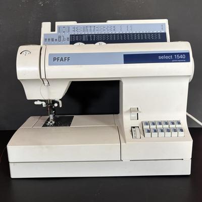 LOT 108: PFAFF Sewing Machine Select 1540