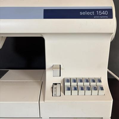LOT 108: PFAFF Sewing Machine Select 1540