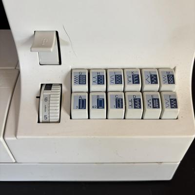 LOT 108: PFAFF Sewing Machine Select 1540