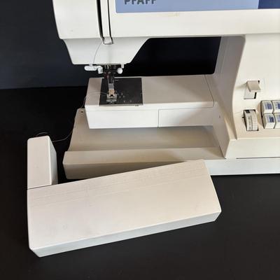 LOT 108: PFAFF Sewing Machine Select 1540