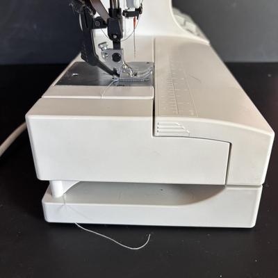 LOT 108: PFAFF Sewing Machine Select 1540