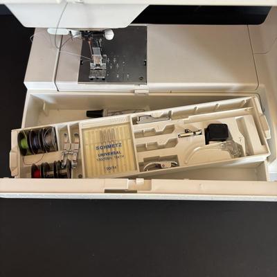 LOT 108: PFAFF Sewing Machine Select 1540