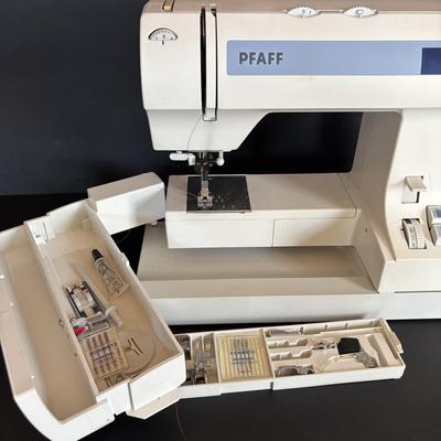 LOT 108: PFAFF Sewing Machine Select 1540