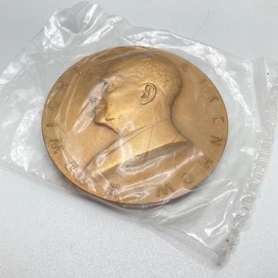 LOT 112: Collection of Bronze Medals / Tokens - John F. Kennedy, Dwight D. Eisenhower, Benjamin Franklin, Andrew Johnson and John and...