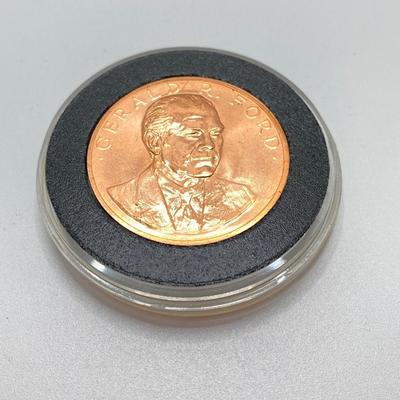 LOT 117: Seven Bronze Medals / Tokens - Richard Nixon, Gerald Ford, Chief Justice John Jay, Chief Justice John Rutledge, Chief Justice...