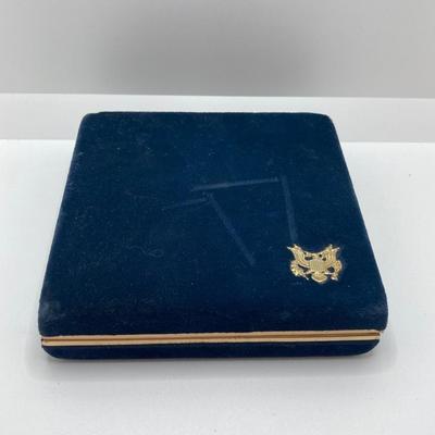 LOT 118: Collection of Vintage Bronze Medals / Tokens - United States Mint Tuskegee Airmen, General Colin Powell, Women Airforce Service...