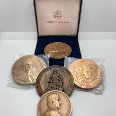 LOT 118: Collection of Vintage Bronze Medals / Tokens - United States Mint Tuskegee Airmen, General Colin Powell, Women Airforce Service...