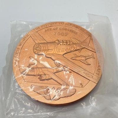 LOT 118: Collection of Vintage Bronze Medals / Tokens - United States Mint Tuskegee Airmen, General Colin Powell, Women Airforce Service...