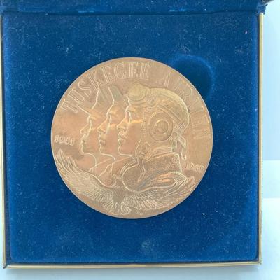 LOT 118: Collection of Vintage Bronze Medals / Tokens - United States Mint Tuskegee Airmen, General Colin Powell, Women Airforce Service...