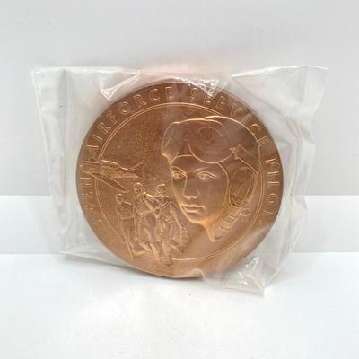 LOT 118: Collection of Vintage Bronze Medals / Tokens - United States Mint Tuskegee Airmen, General Colin Powell, Women Airforce Service...