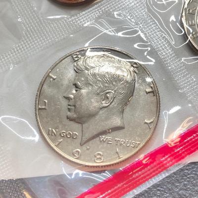 LOT 132: Four U.S. Mint Uncirculated Coin Sets in Original Envelopes - (2) 1980 and (2) 1981