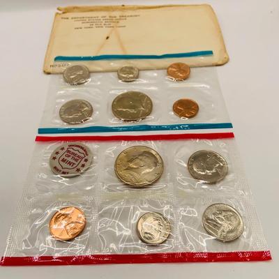 LOT:: US Mint Uncirculated Coin Sets 1971, 1972 & 1974