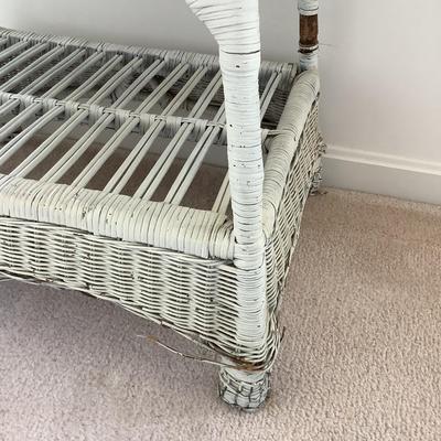 UBL759 Glass Top White Wicker Table with Chair
